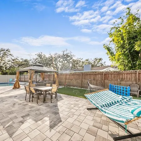Apartamento Fun Oasis! Private Pool, Hammock, Golf & Grill!